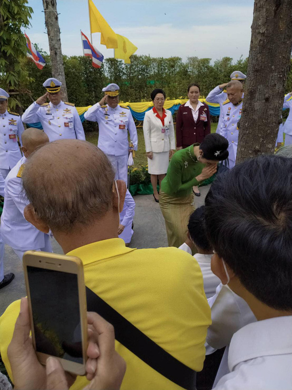 Dân mạng lại phát sốt trước loạt ảnh ghi điểm tuyệt đối của Hoàng quý phi Thái Lan - Ảnh 5.