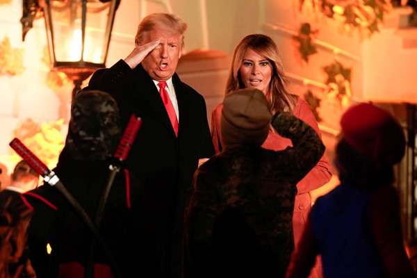 Vợ Tổng thống Trump nắm chặt tay chồng xuất hiện rạng ngời tiếp tục chứng minh không có chuyện dùng người đóng giả - Ảnh 7.