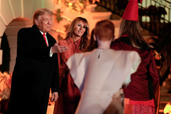 Vợ Tổng thống Trump nắm chặt tay chồng xuất hiện rạng ngời tiếp tục chứng minh không có chuyện dùng người đóng giả - Ảnh 8.