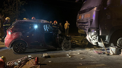 Ô tô con lao thẳng vào đầu xe tải trên quốc lộ 3 khiến 2 người tử vong - Ảnh 1.