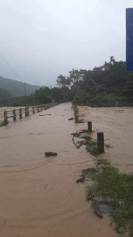Nghệ An: Mưa lớn cộng với thủy điện xả lũ, dân chạy lụt trong đêm - Ảnh 3.