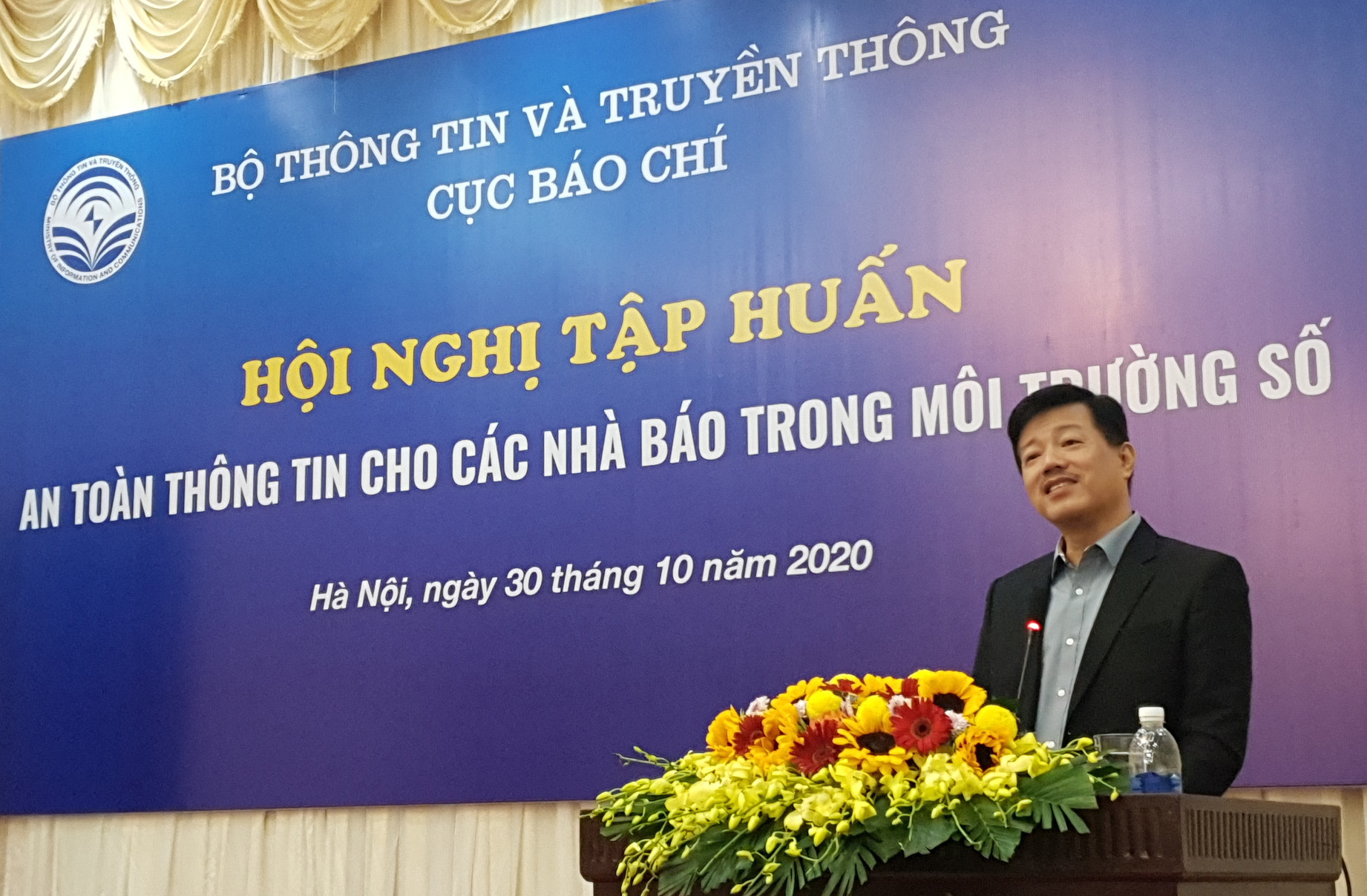 Làm thế nào để người làm báo không bị nói xấu, bôi nhọ trên không gian mạng? - Ảnh 2. Làm thế nào để người làm báo không bị nói xấu, bôi nhọ trên không gian mạng? - Ảnh 2.