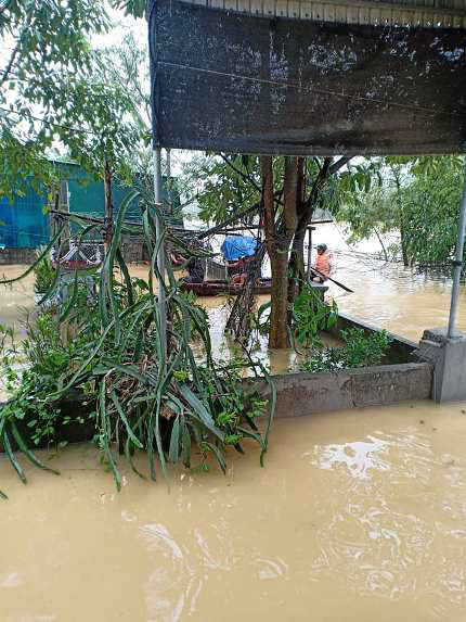 Nghệ An: Nhiều xóm đang bị cô lập, người dân thiếu nước sạch, lương thực - Ảnh 3.