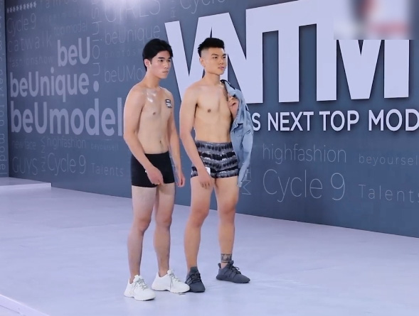 Vietnams Next Top Model: Vạ miệng gọi Võ Hoàng Yến là... Hương Giang rồi còn cãi tay đôi, nam thí sinh bị mắng vuốt mặt không kịp - Ảnh 2.