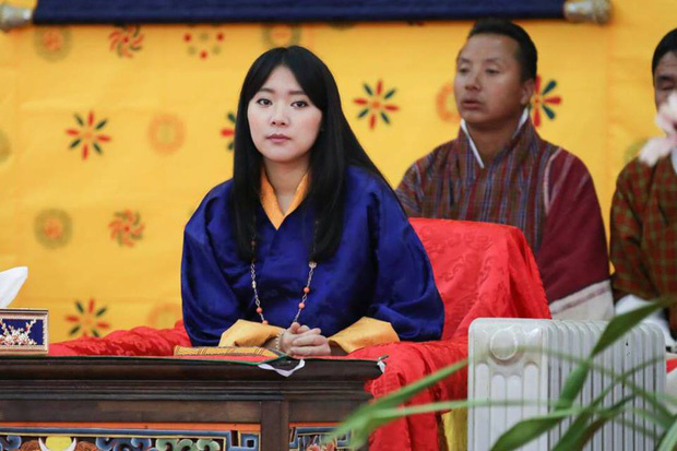 3 anh em Quốc vương Bhutan lấy 3 chị em cùng một nhà - Ảnh 8.