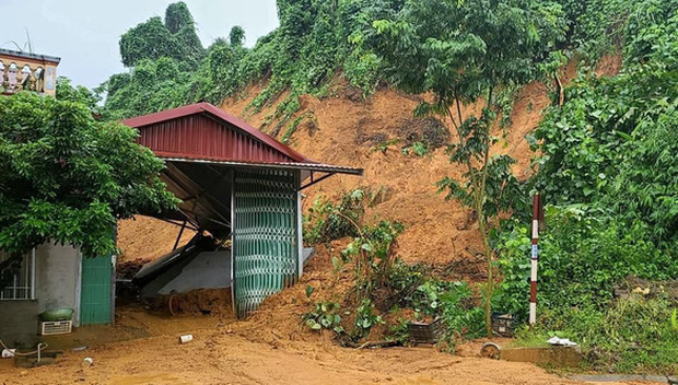 Lào Cai mưa lớn kỷ lục 63 năm qua gây ngập lụt cuốn trôi nhà dân, bé 3 tuổi tử vong - Ảnh 7.