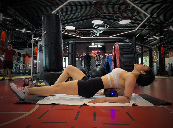 Điên cuồng gym giảm cân, Miu Lê đánh mất vẻ nữ tính với body cuồn cuộn gân cơ - Ảnh 7.