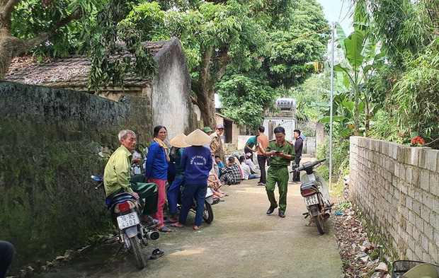 Cặp vợ chồng tử vong với hàng chục vết đâm: Tài sản trong nhà không mất mát, xáo trộn - Ảnh 2.