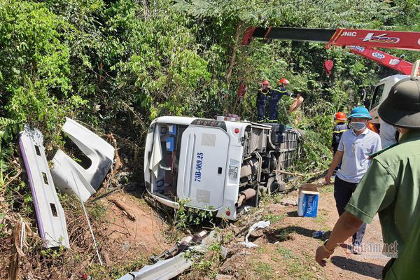 Vụ tai nạn khiến 15 người chết ở Quảng Bình: Khởi tố chủ xe khách - Ảnh 2.