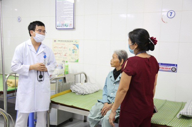 Cụ bà cao tuổi nhất Việt Nam ở Phú Thọ bị nhồi máu cơ tim may mắn được cứu sống - Ảnh 4.