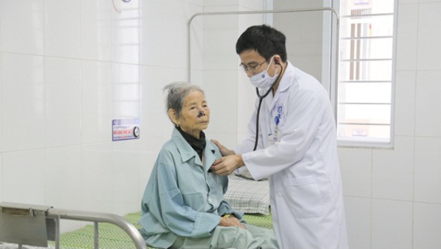 Cụ bà cao tuổi nhất Việt Nam ở Phú Thọ bị nhồi máu cơ tim may mắn được cứu sống - Ảnh 3.