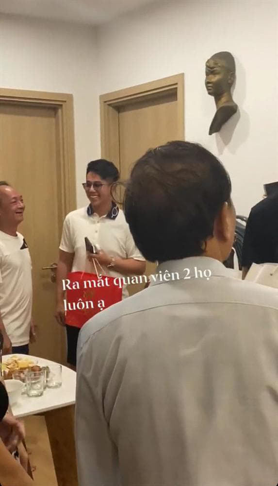 Matt Liu bị chê tặng quà ra mắt gia đình Hương Giang thiếu tinh tế, mẹ vợ tương lai nhanh chóng lên tiếng giải oan - Ảnh 3.