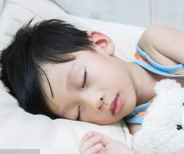 Giờ đi ngủ giúp trẻ tăng chiều cao vù vù lại khỏe mạnh, nhưng đừng thức dậy vào lúc này - Ảnh 2.