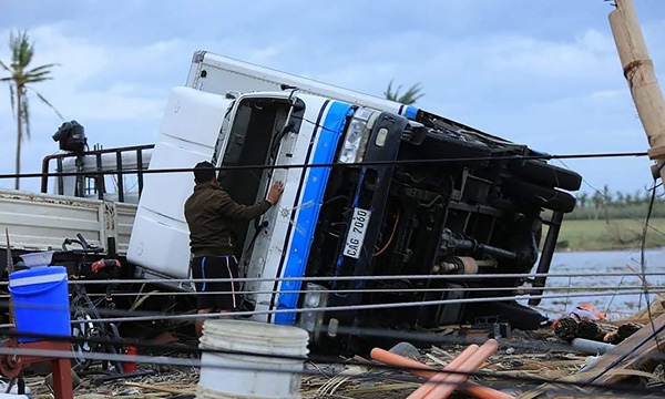 Hình ảnh tan hoang, hàng trăm ngôi nhà bị chôn vùi dưới đất đá trong siêu bão Goni ở Philippines - Ảnh 7.