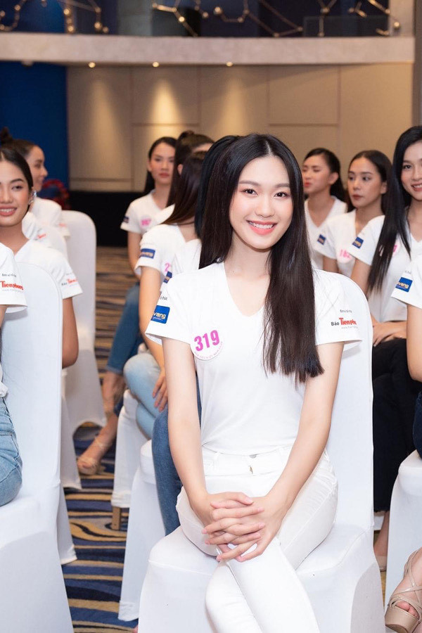 Thí sinh Hoa hậu Việt Nam 2020 mê piano, IELTS 7.0, muốn là luật sư - Ảnh 11.