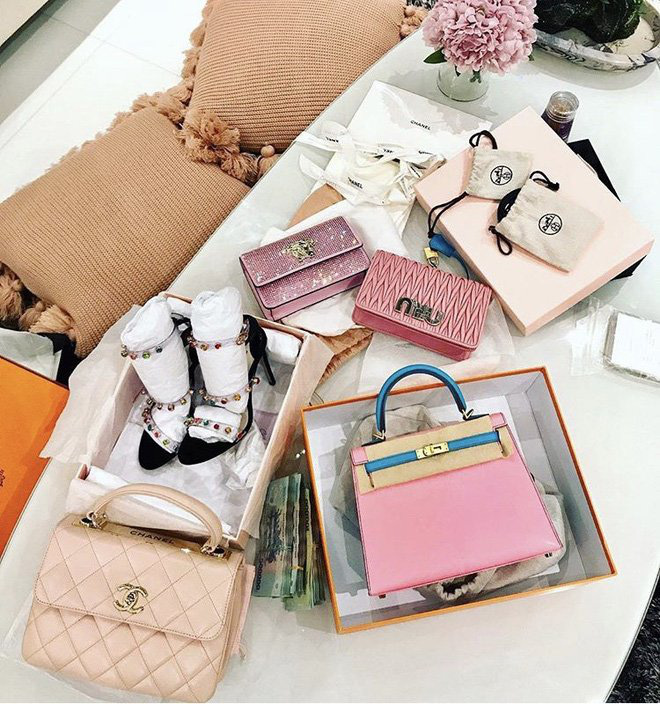 Trông thế mà Ngọc Trinh đã kịp theo tới 8 trend thịnh hành, để chấm điểm thì cũng nhiều điểm cao ra phết! - Ảnh 2. Trông thế mà Ngọc Trinh đã kịp theo tới 8 trend thịnh hành, để chấm điểm thì cũng nhiều điểm cao ra phết! - Ảnh 2.