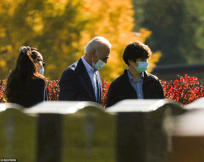 Cháu trai 14 tuổi của ông Joe Biden: Chiều cao khủng và ngoại hình cuốn hút, đủ chuẩn soán ngôi Hoàng tử Nhà Trắng Barron Trump - Ảnh 3. Cháu trai 14 tuổi của ông Joe Biden: Chiều cao khủng và ngoại hình cuốn hút, đủ chuẩn soán ngôi Hoàng tử Nhà Trắng Barron Trump - Ảnh 3.