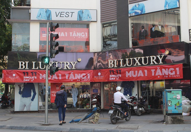 L&agrave;m một ng&agrave;y ăn cả th&aacute;ng: D&acirc;n bu&ocirc;n h&agrave;ng Trung Quốc kiếm đậm - Ảnh 3.