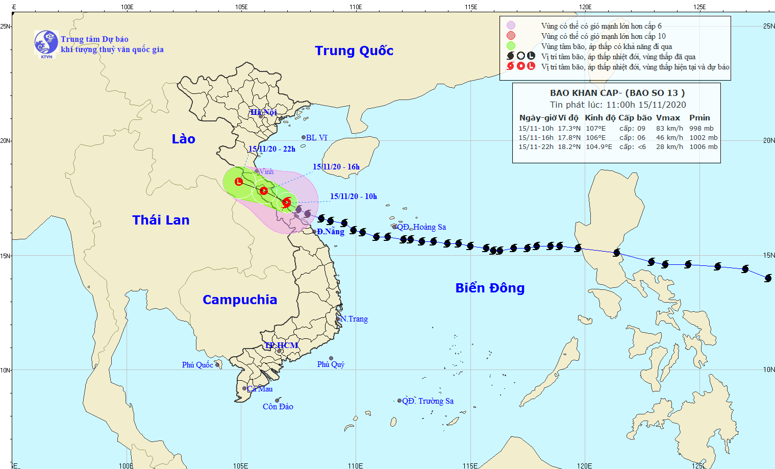 Miền Trung mưa lớn, bờ biển tan hoang, nhà tốc mái, cây gãy la liệt nơi bão số 13 đi qua - Ảnh 13.