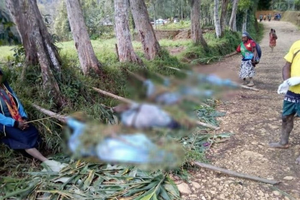 Số phận bi thảm của người bị kết tội phù thủy ở Papua New Guinea - Ảnh 3. Số phận bi thảm của người bị kết tội phù thủy ở Papua New Guinea - Ảnh 3.