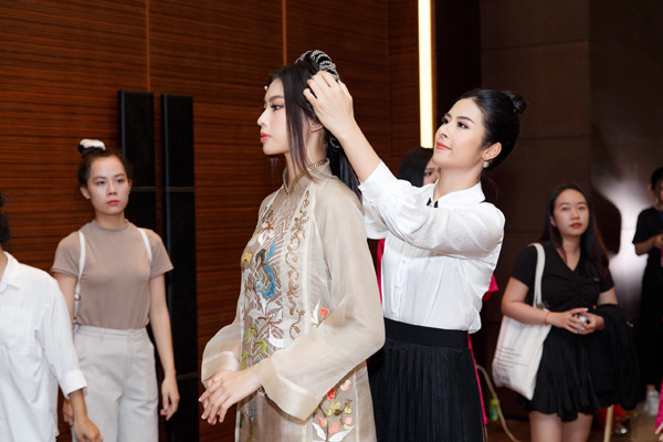 Tiết lộ vai trò đặc biệt của Ngọc Hân trong đêm Chung kết Hoa hậu Việt Nam 2020 sau 10 năm đăng quang - Ảnh 3.