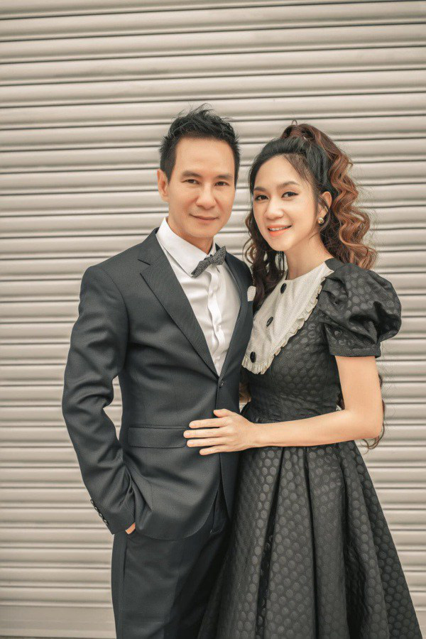 10 năm ngày cưới: mẹ 4 con Minh Hà diện váy bồng bềnh bên Lý Hải - Ảnh 2.
