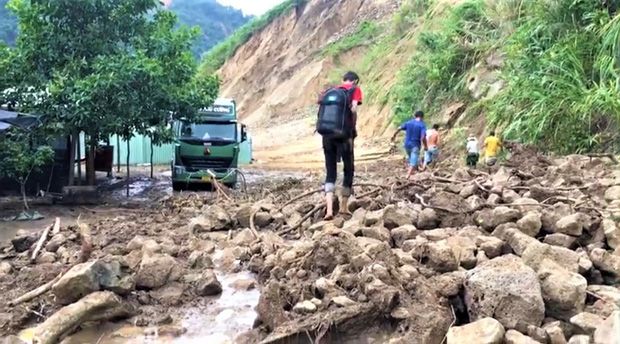 Thông tin mới nhất về việc tìm nạn nhân mất tích trong các vụ sạt lở kinh hoàng ở Quảng Nam - Ảnh 5.