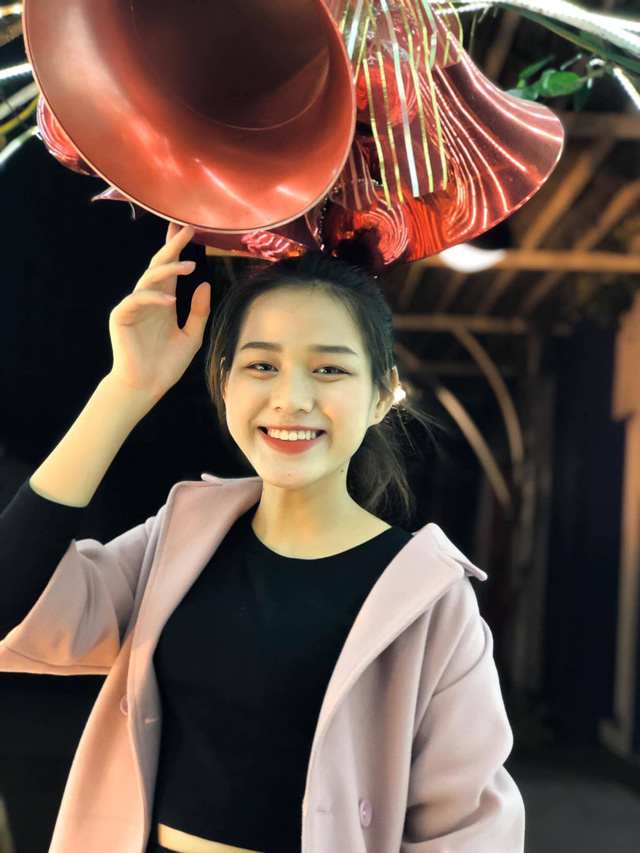 Nhan sắc mộc mạc và nụ cười hút hồn của Tân Hoa hậu Việt Nam 2020 - Ảnh 11.