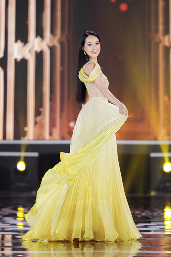 Thí sinh Hoa hậu Việt Nam 2020 lộng lẫy với đầm dạ hội - Ảnh 8.