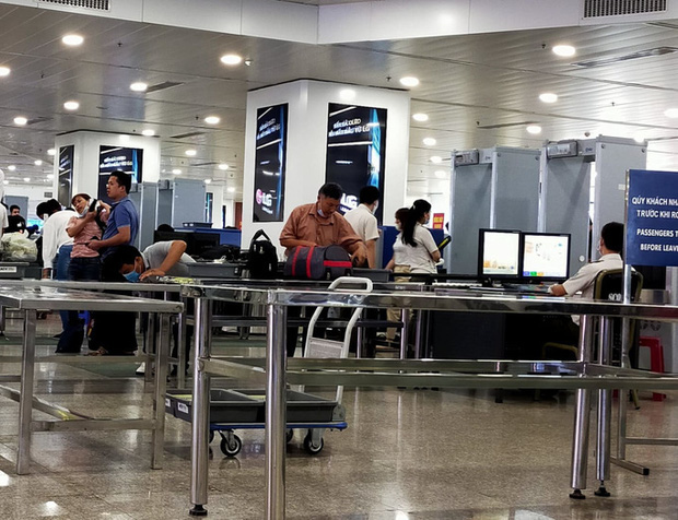 Cấm bay 2 hành khách dùng giấy tờ giả đi máy bay chặng Đà Nẵng - TP HCM - Ảnh 1.