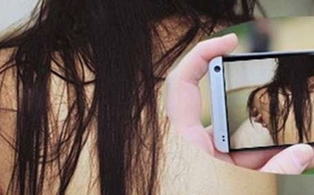 Bắc Giang: Thanh niên lấy trộm clip nóng trên điện thoại bạn rồi tống tiền người yêu bạn - Ảnh 1.