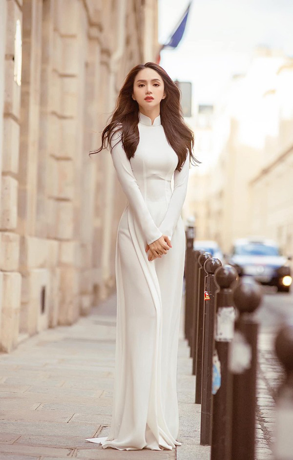 Trở lại hậu scandal, Hương Giang chỉ áo dài trắng vẫn đẹp tựa nữ thần - Ảnh 4.