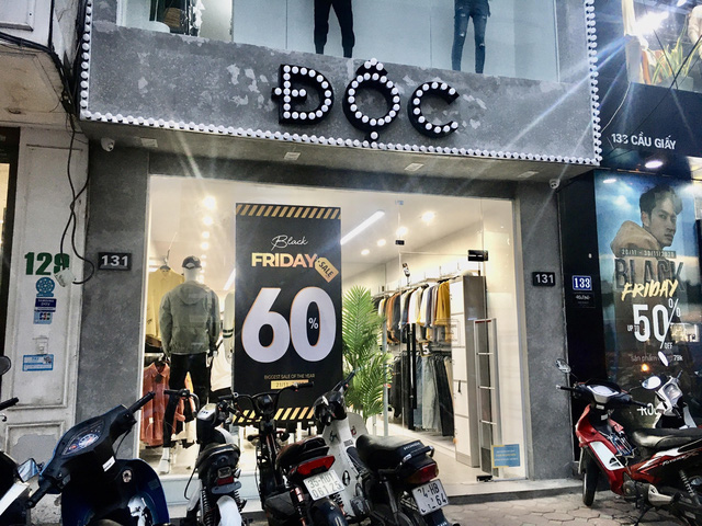 Black Friday tại Việt Nam: Người tiêu dùng mắc bẫy sale khi các cửa hàng tăng, giảm giá không kiểm soát - Ảnh 3.