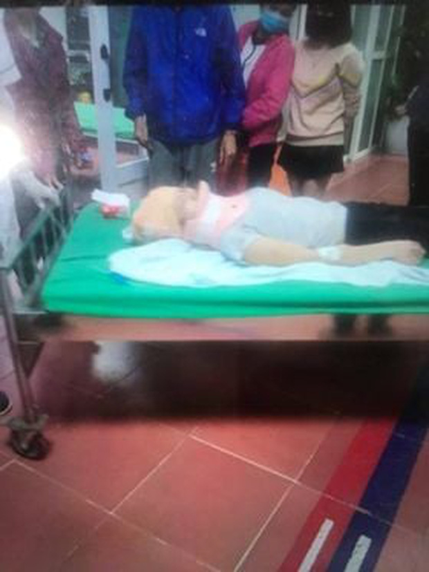 H&agrave; Nội: 2 c&ocirc; g&aacute;i trẻ nguy kịch sau khi li&ecirc;n tiếp bị 2 &ocirc; t&ocirc; t&ocirc;ng tr&uacute;ng rồi k&eacute;o l&ecirc; h&agrave;ng trăm m&eacute;t - Ảnh 2.