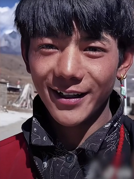 Chàng chăn bò Tây Tạng bỗng nổi tiếng vì đẹp trai - Ảnh 4.