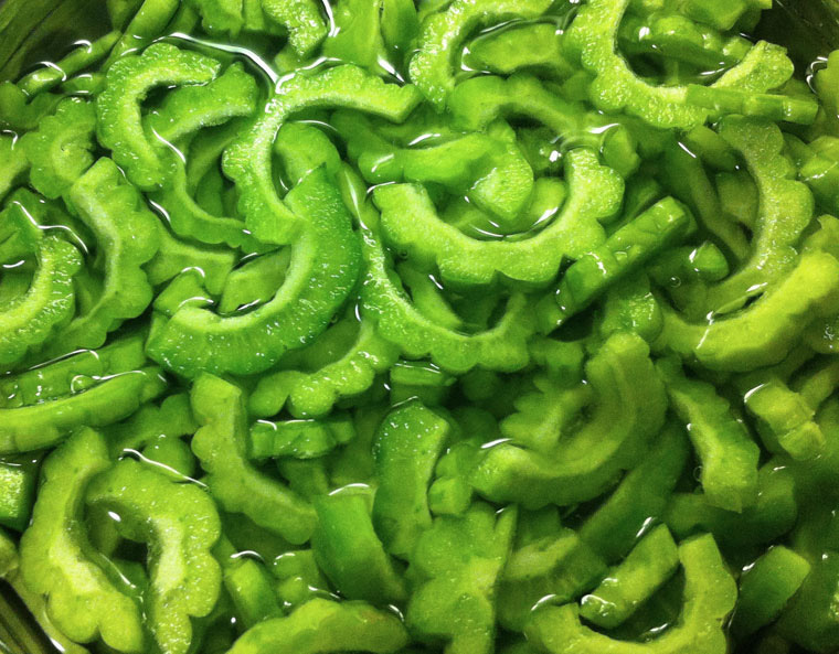 3 mẹo đơn giản giảm độ đắng của khổ qua để ai cũng ăn được! - Ảnh 7. 3 mẹo đơn giản giảm độ đắng của khổ qua để ai cũng ăn được! - Ảnh 7.