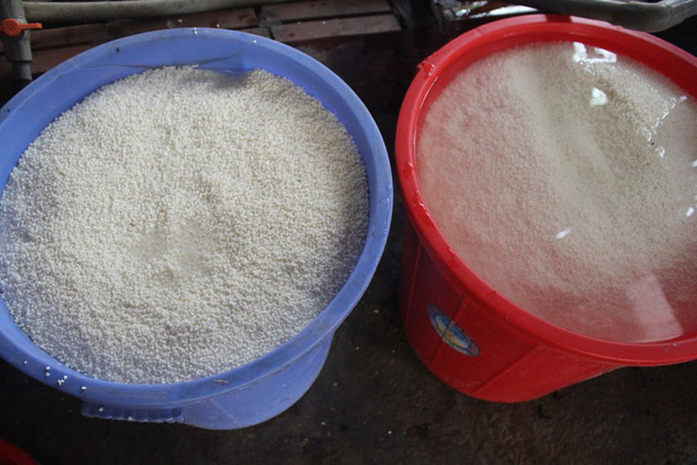 Gia đình 3 thế hệ làm bánh dày: Nửa đêm rầm rập giã, ngày hết 300kg gạo nếp - Ảnh 5.