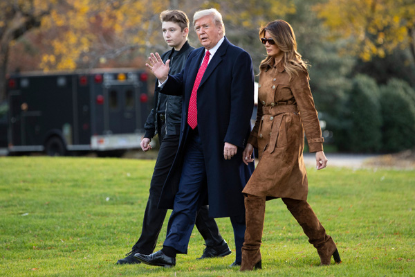 Hoàng tử Nhà Trắng Barron Trump bất ngờ được gọi tên giữa lúc bầu cử Tổng thống Mỹ đang cam go - Ảnh 3.