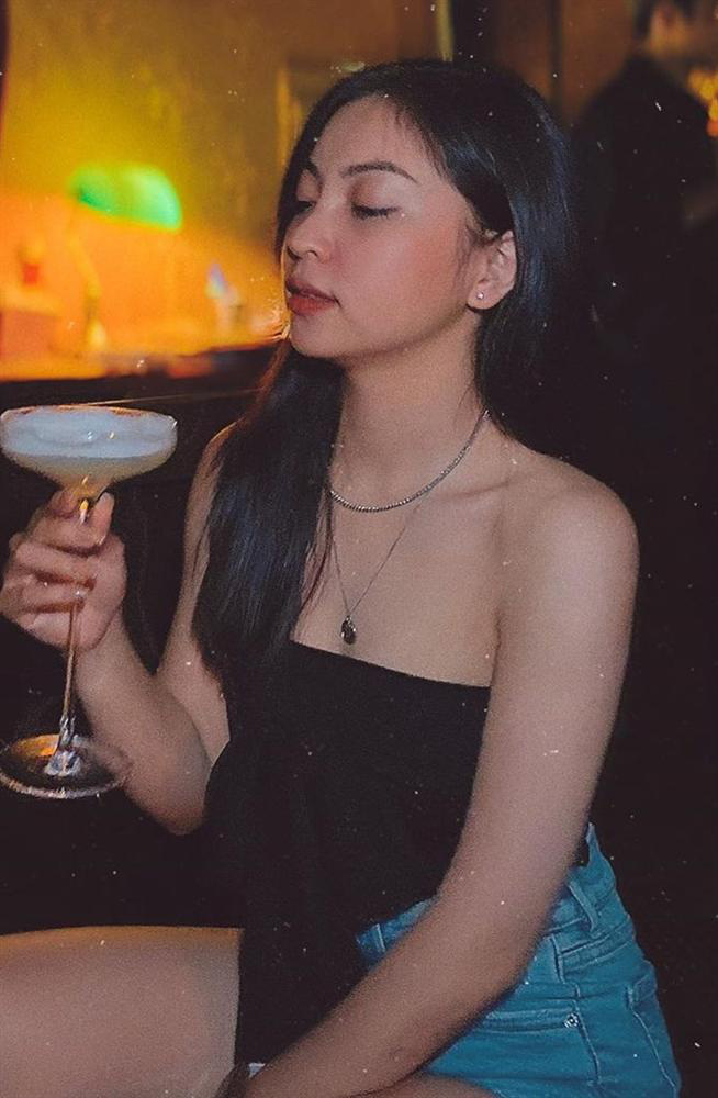 Nhật Lê có cả bộ sưu tập áo quây hot hòn họt hơn cả Huỳnh Anh - Ảnh 5. Nhật Lê có cả bộ sưu tập áo quây hot hòn họt hơn cả Huỳnh Anh - Ảnh 5.