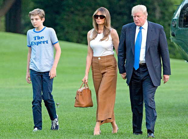 Nhìn lại những hình ảnh đẹp nhất suốt 4 năm qua của Hoàng tử Nhà Trắng Barron Trump trước giây phút Mỹ tuyên bố Tổng thống thứ 46 - Ảnh 14.