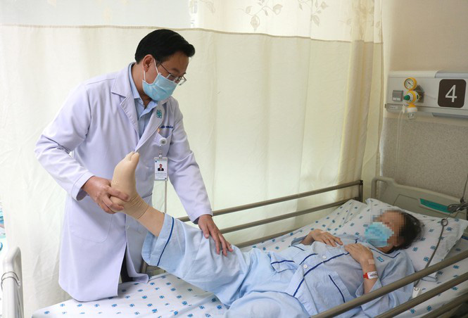 Đắp thuốc trôi nổi trị đau lưng, cụ bà bị liệt chi - Ảnh 1. Đắp thuốc trôi nổi trị đau lưng, cụ bà bị liệt chi - Ảnh 1.