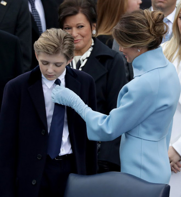 Nhìn lại những hình ảnh đẹp nhất suốt 4 năm qua của Hoàng tử Nhà Trắng Barron Trump trước giây phút Mỹ tuyên bố Tổng thống thứ 46 - Ảnh 9.