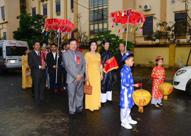 Cô dâu giận tím mặt vì bộ ảnh tiệc cưới phong cách... mất điện, tức nhất là tấm trong nhà hàng - Ảnh 1. Cô dâu giận tím mặt vì bộ ảnh tiệc cưới phong cách... mất điện, tức nhất là tấm trong nhà hàng - Ảnh 1.