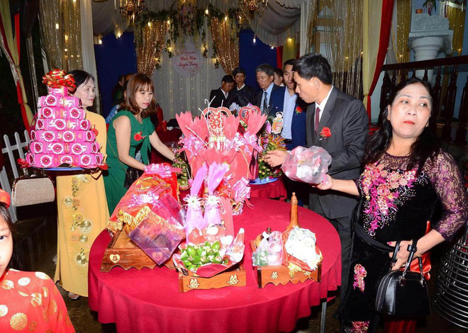 Cô dâu giận tím mặt vì bộ ảnh tiệc cưới phong cách... mất điện, tức nhất là tấm trong nhà hàng - Ảnh 5. Cô dâu giận tím mặt vì bộ ảnh tiệc cưới phong cách... mất điện, tức nhất là tấm trong nhà hàng - Ảnh 5.