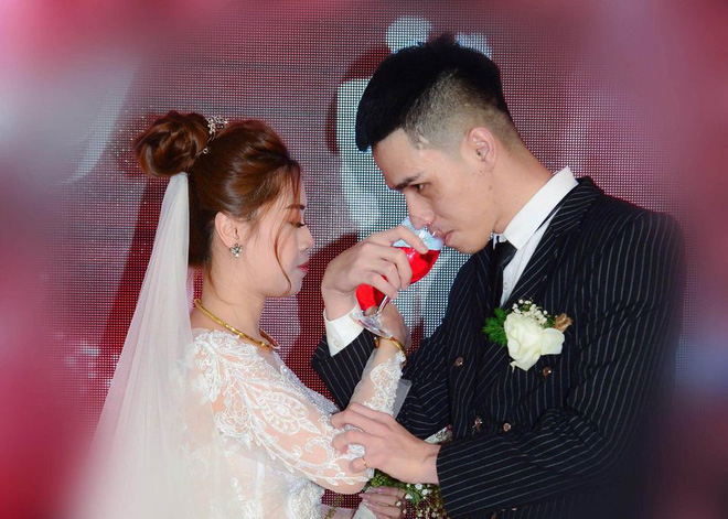 Cô dâu giận tím mặt vì bộ ảnh tiệc cưới phong cách... mất điện, tức nhất là tấm trong nhà hàng - Ảnh 9. Cô dâu giận tím mặt vì bộ ảnh tiệc cưới phong cách... mất điện, tức nhất là tấm trong nhà hàng - Ảnh 9.
