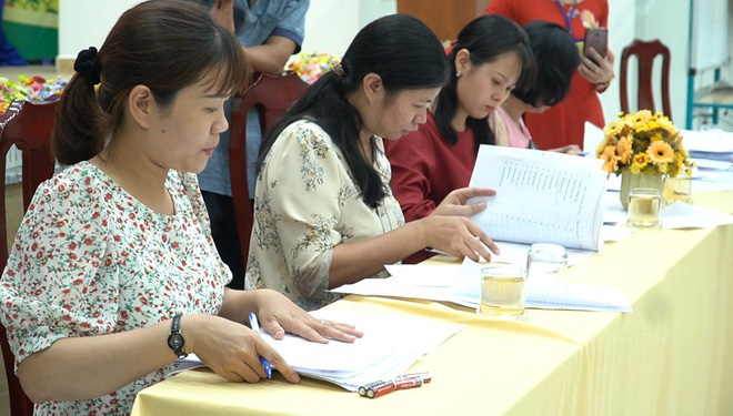 Lộn xộn tại buổi bầu ban đại diện phụ huynh trường Trần Thị Bưởi - Ảnh 3. Lộn xộn tại buổi bầu ban đại diện phụ huynh trường Trần Thị Bưởi - Ảnh 3.