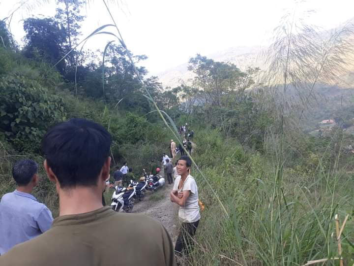 Hiện trường vụ xe U oát lao xuống vực sâu khiến 7 người thương vong ở Hà Giang - Ảnh 6. Hiện trường vụ xe U oát lao xuống vực sâu khiến 7 người thương vong ở Hà Giang - Ảnh 6.