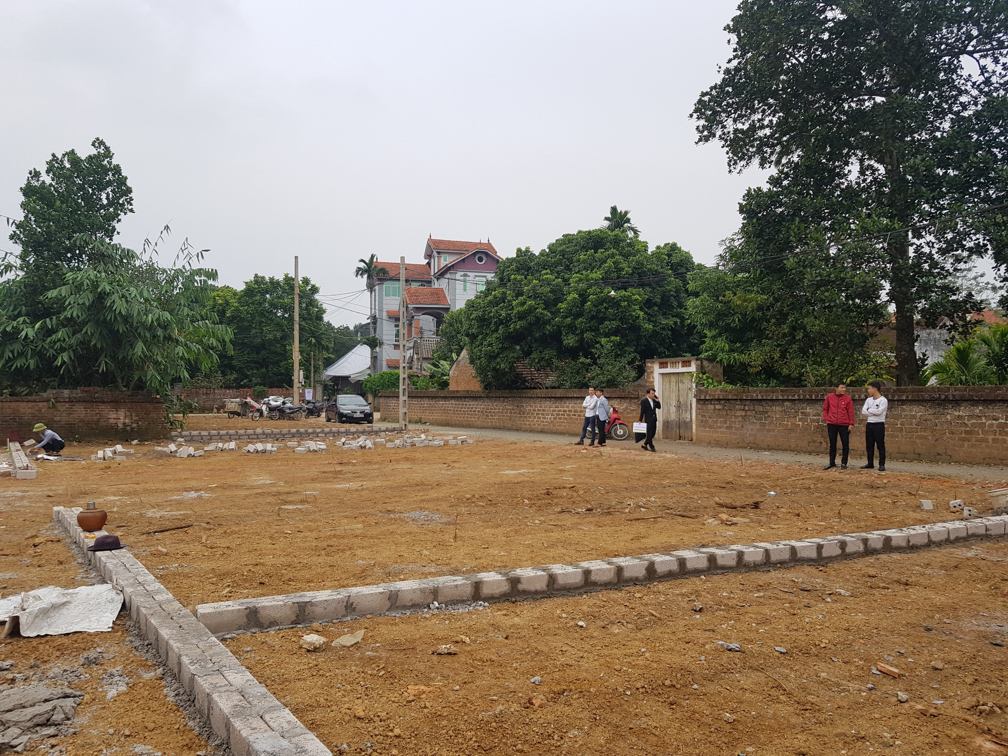 Người Hà Nội đổ xô “săn” đất, dân buôn “ngồi mát ăn bát vàng” - Ảnh 2. Người Hà Nội đổ xô “săn” đất, dân buôn “ngồi mát ăn bát vàng” - Ảnh 2.