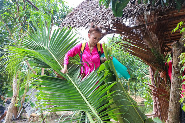 Bỏ quần áo đắt đỏ, dàn Hoa-Á hậu làm váy áo từ lá cây, hoa vườn đẹp đỉnh - Ảnh 14.