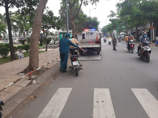 TP.HCM: Lại thêm ô tô tông nhiều xe máy, 2 cô gái nhập viện cấp cứu - Ảnh 4.